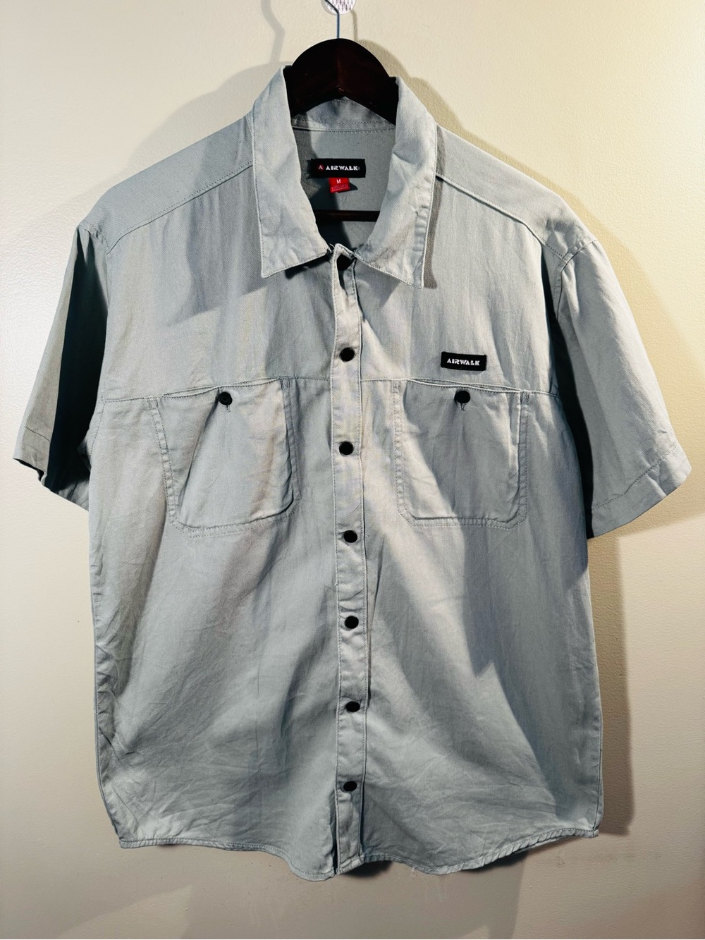 Airwalk Skull Graphic Button Up Shirt Gray Short Sleeve Men’s Medium
